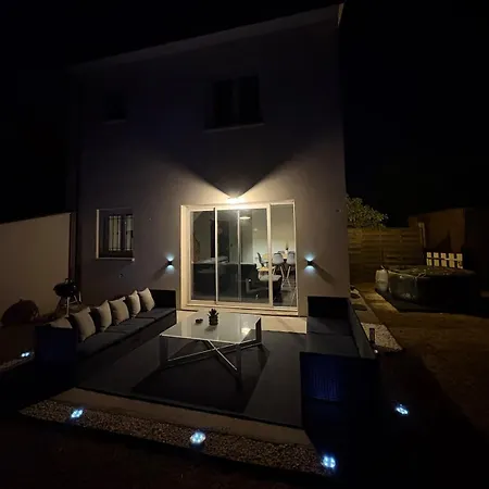 Maison Entiere Jacuzzi Reception Ouverte 7 7j Et 24 24h * Ambares-et-Lagrave